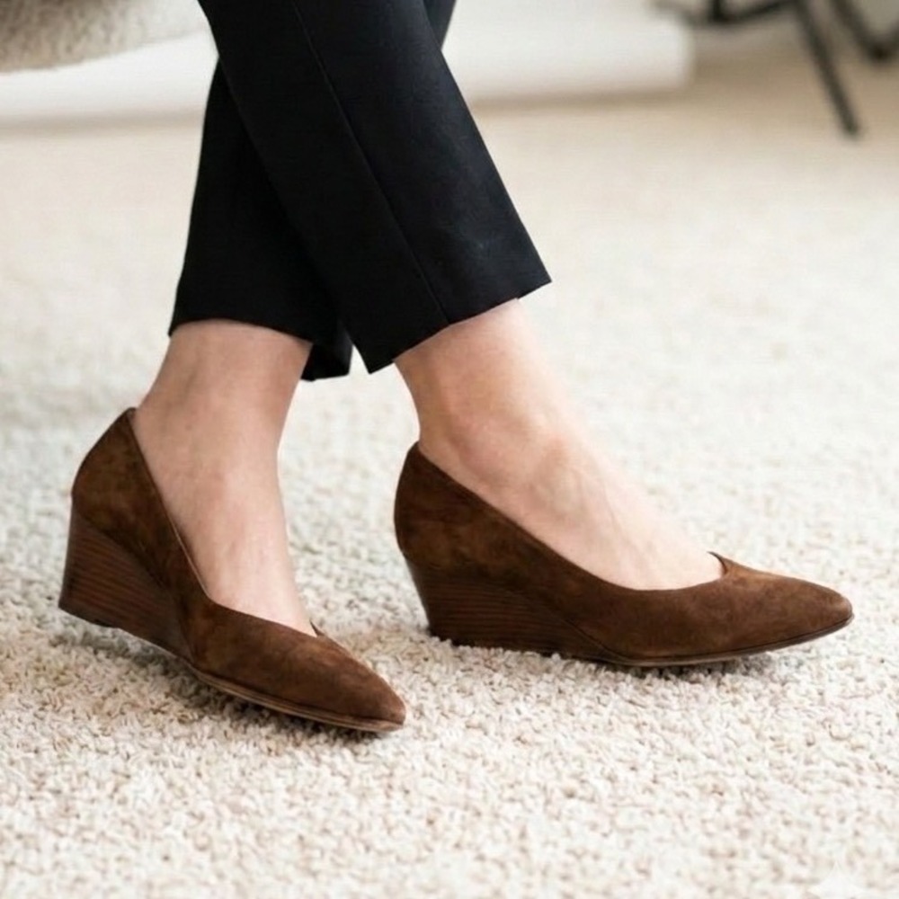 Bruno Magli Brown Suede Pointed Toe Wedge Pumps Made in Italy Womens 9.5 AAA